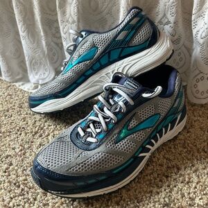Brooks Dyad 8 River Rock/Blue Bird Women’s 8 B Running Shoe  1201631B051